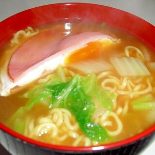 インスタントプラス♪我が家の“ハムエッグラーメン”